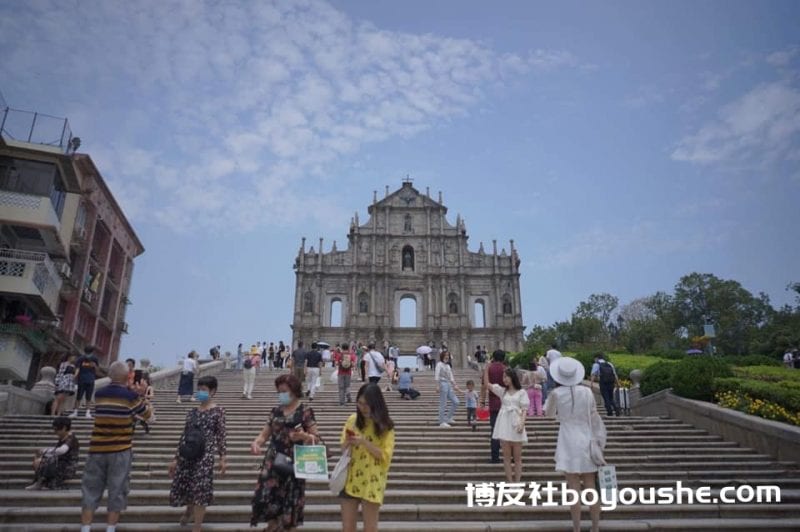 五一黄金周首日赌场人气骤升 赌枱近乎全开新葡京最旺场